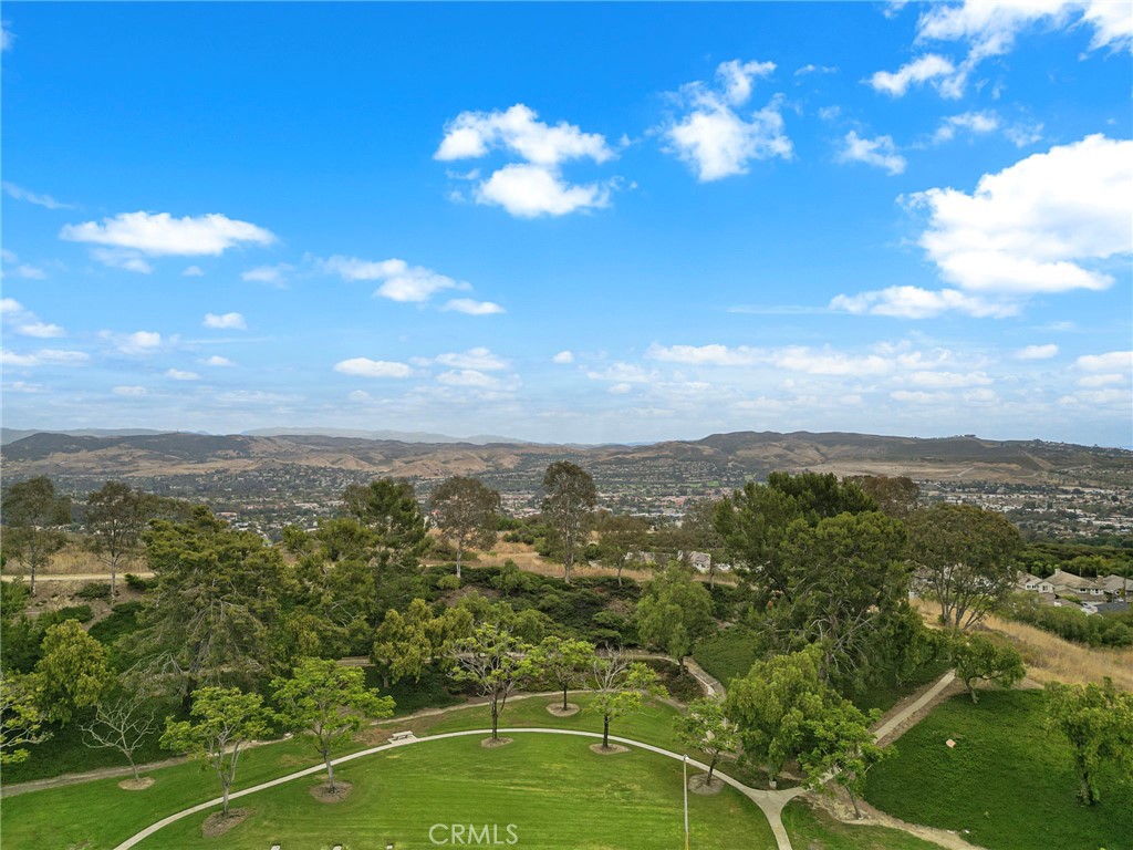https://media.crmls.org/medias/16bdb2b0-4755-49cc-b375-95b11a813e7e.jpg?preset=X-Large