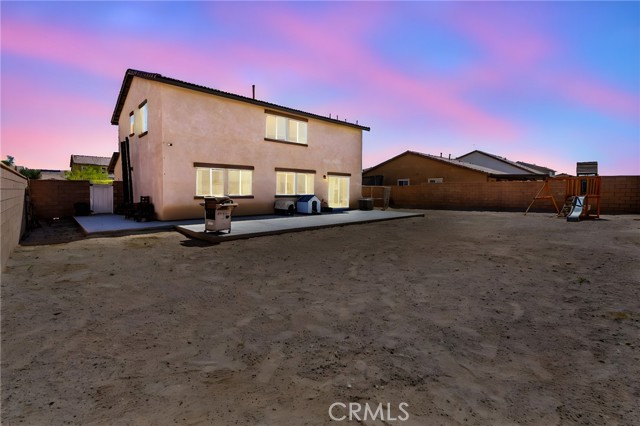 Detail Gallery Image 2 of 52 For 11832 Espola Pl, Victorville,  CA 92392 - 4 Beds | 3 Baths