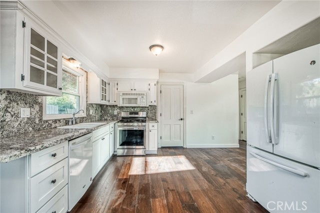 59278 Road 601, Ahwahnee CA: https://media.crmls.org/medias/16c0e4df-9a64-4879-86f9-a52efb0b487a.jpg
