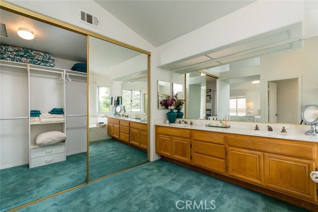 21714 Agajanian Lane, Saugus CA: https://media.crmls.org/medias/16c13d6b-2dee-4652-a1df-025fb6175ad6.jpg