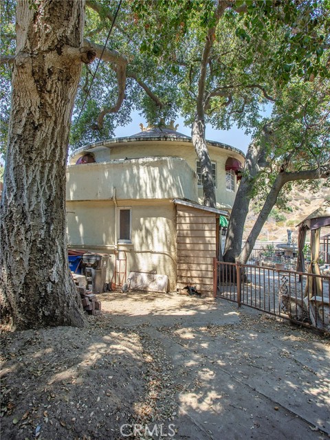 8618 La Tuna Canyon Road, Sun Valley CA: https://media.crmls.org/medias/16c15433-021c-4be6-8d6e-c6f490e1ad1e.jpg