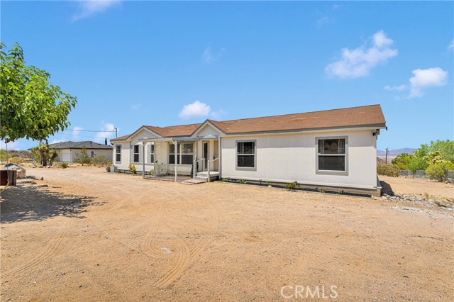 Detail Gallery Image 2 of 50 For 32252 Emerald Rd, Lucerne Valley,  CA 92356 - 4 Beds | 2 Baths