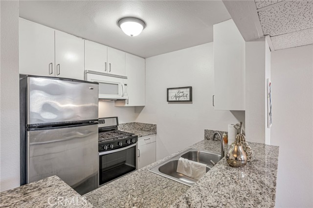 Detail Gallery Image 3 of 34 For 18645 Hatteras St #203,  Tarzana,  CA 91356 - 1 Beds | 1 Baths