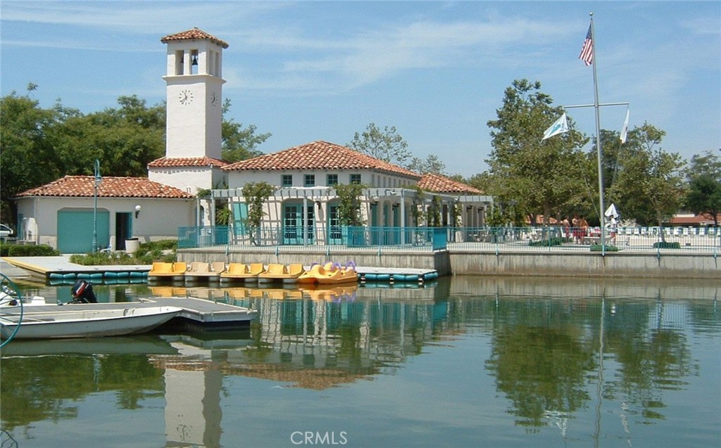 https://media.crmls.org/medias/16c297ef-d685-46c0-92b4-0a9479c6fb54.jpg?preset=X-Large