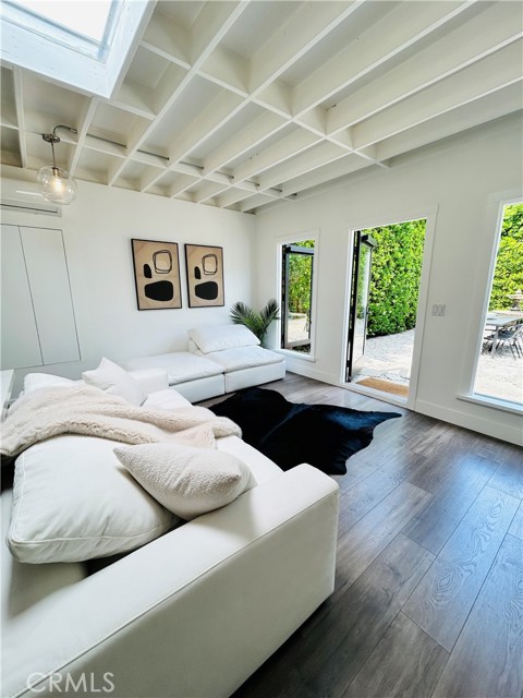 5437 Ventura Canyon Avenue, Sherman Oaks CA: https://media.crmls.org/medias/16c4e47d-48ae-4935-a797-e09c2ec2935c.jpg