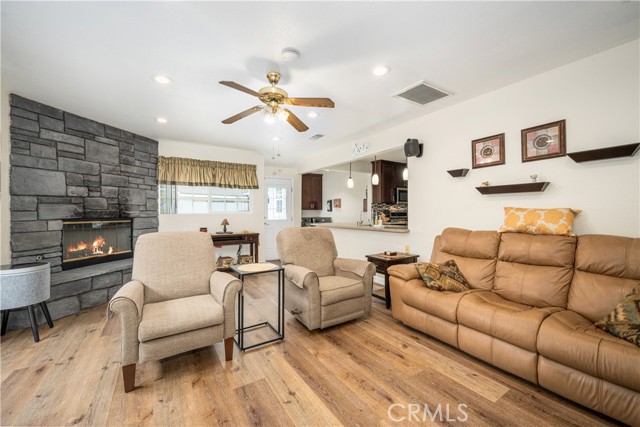 13622 Benfield Avenue, Norwalk CA: https://media.crmls.org/medias/16c59804-c9f9-45e3-97a4-4e91a112c1b7.jpg