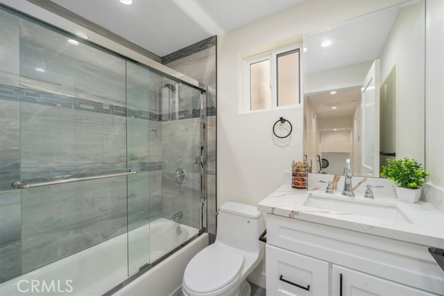 4850 Buchanan, Los Angeles CA: https://media.crmls.org/medias/16c59f10-c631-4cdf-a4fb-2db2506d3c1f.jpg
