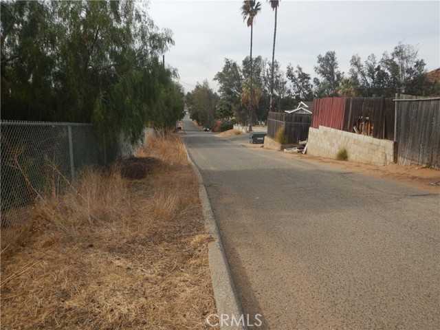 Detail Gallery Image 12 of 51 For 9417 56th St, Jurupa Valley,  CA 92509 - 3 Beds | 2/1 Baths