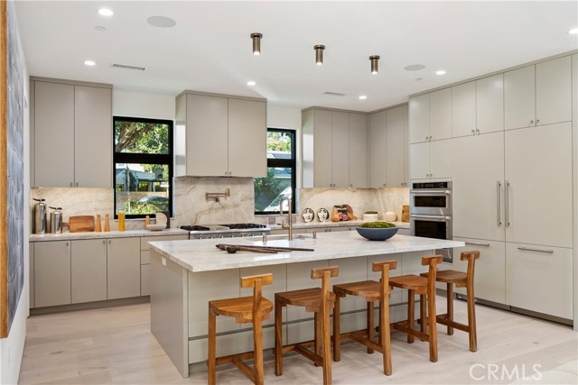 10840 Queensland, Los Angeles CA: https://media.crmls.org/medias/16c65fed-f29d-4166-b087-f195501d31ae.jpg