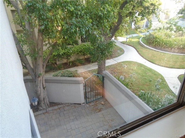 Detail Gallery Image 9 of 15 For 18516 Mayall St #D,  Northridge,  CA 91324 - 3 Beds | 2/1 Baths