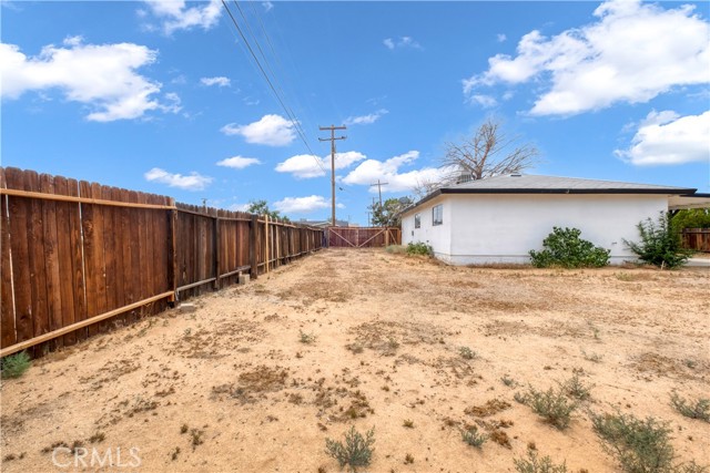 9213 Jacaranda Avenue, California City CA: https://media.crmls.org/medias/16c77ae0-fcfc-43ae-8303-f967a94a9dea.jpg