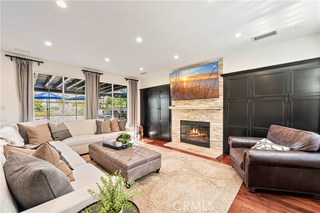 Detail Gallery Image 17 of 50 For 26101 Knoll Ct, Valencia,  CA 91381 - 5 Beds | 3/1 Baths