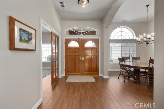 7705 Terry John Avenue, Bakersfield CA: https://media.crmls.org/medias/16c92a91-7595-4dca-9b90-1c78443c22a6.jpg