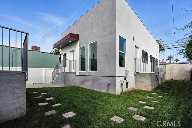 3031 3033 Vineyard Avenue, Los Angeles CA: https://media.crmls.org/medias/16c93b03-96bc-4d1c-9f27-598ba4433f81.jpg
