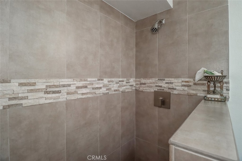 https://media.crmls.org/medias/16c9aab2-16ad-42f8-abda-7619496ff01a.jpg?preset=X-Large