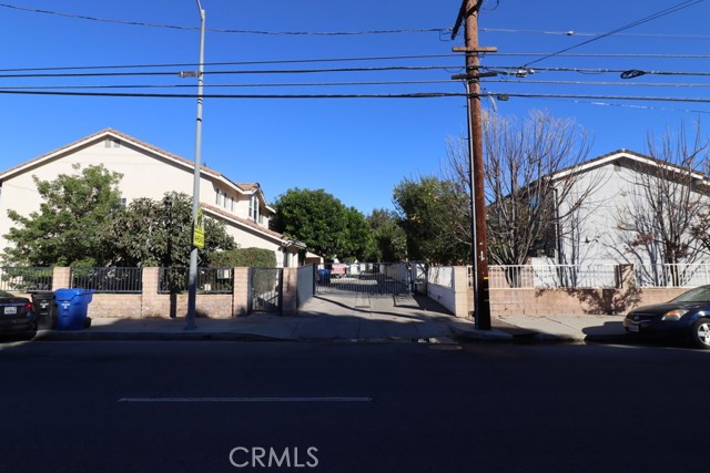 Detail Gallery Image 5 of 37 For 16731 Parthenia St #3,  Northridge,  CA 91343 - 4 Beds | 3 Baths