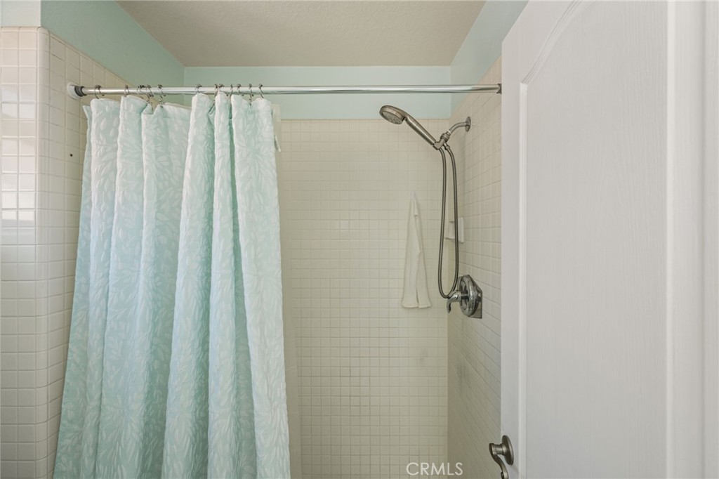 https://media.crmls.org/medias/16ca371e-5252-44ab-8bd1-becac6d91045.jpg?preset=X-Large