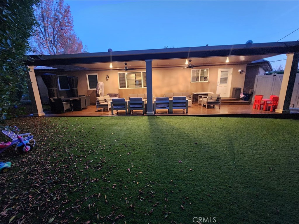 https://media.crmls.org/medias/16cc000b-d8d1-4121-8c32-bd1710f9715d.jpg?preset=X-Large