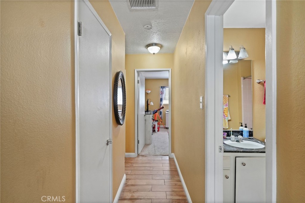 https://media.crmls.org/medias/16cc56a2-daf7-4c09-9064-d28ecd118302.jpg?preset=X-Large