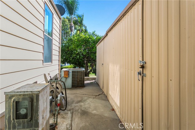 24921 Muirlands Boulevard, Lake Forest CA: https://media.crmls.org/medias/16cc87a8-c0ab-4579-924c-af2e3474c4fd.jpg