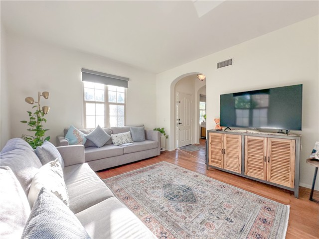 Detail Gallery Image 3 of 14 For 57 Bell Chime, Irvine,  CA 92618 - 3 Beds | 2/1 Baths