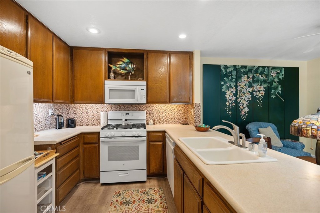 16ce1746 8d50 43f5 B6b4 048c80663ff2