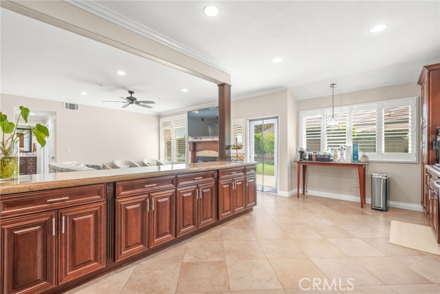320 Forelock Court, Simi Valley CA: https://media.crmls.org/medias/16ce377d-4ac8-45c3-9ad2-0b9e3d917144.jpg