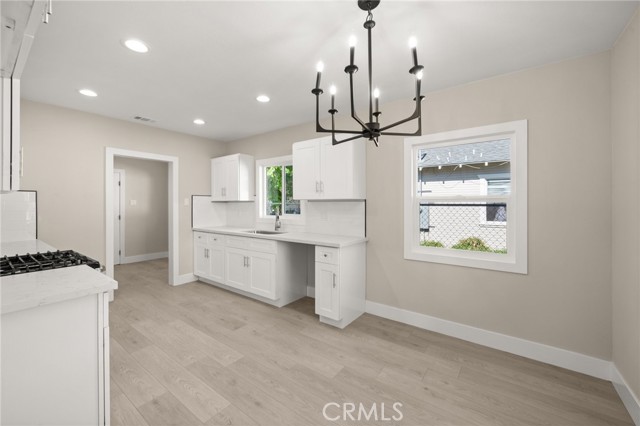 Detail Gallery Image 4 of 20 For 709 E 9th St, Pomona,  CA 91766 - 4 Beds | 2 Baths