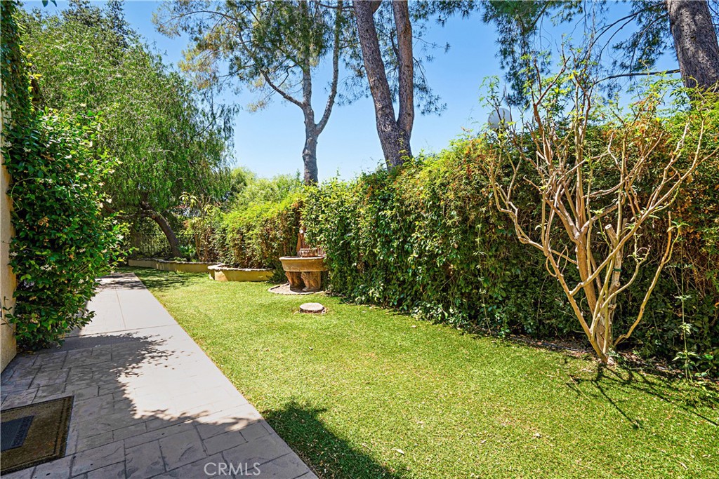 https://media.crmls.org/medias/16cfd6ad-03cd-4cef-ab88-a2b88f4f1427.jpg?preset=X-Large