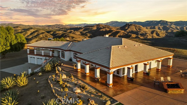 Detail Gallery Image 2 of 36 For 31800 Diamond View Ln, Agua Dulce,  CA 91390 - 4 Beds | 3 Baths