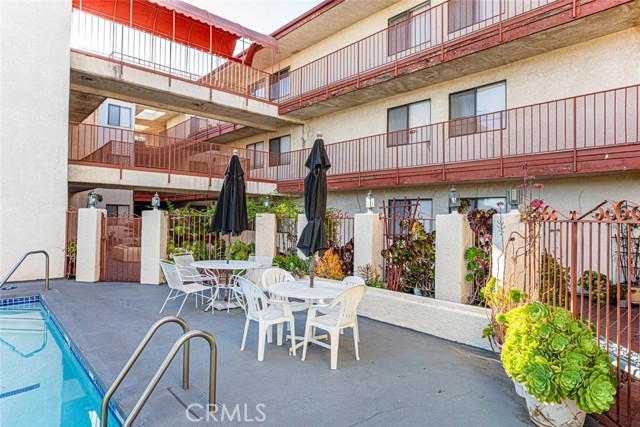 Detail Gallery Image 19 of 21 For 7625 Reseda Blvd #105,  Reseda,  CA 91335 - 3 Beds | 2 Baths