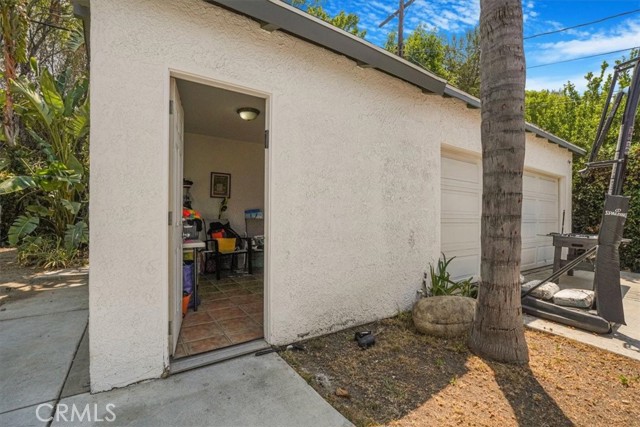 18352 Bessemer Street, Tarzana CA: https://media.crmls.org/medias/16d21e15-2cc3-40da-a681-3777032e415a.jpg