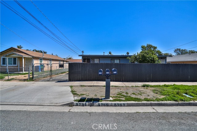 5787 Warren Street, Riverside CA: https://media.crmls.org/medias/16d2fcb8-ae63-413d-9b71-0fe66cdaae80.jpg