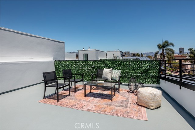 Detail Gallery Image 35 of 43 For 1571 Hi Point St, Los Angeles,  CA 90035 - 3 Beds | 3/1 Baths