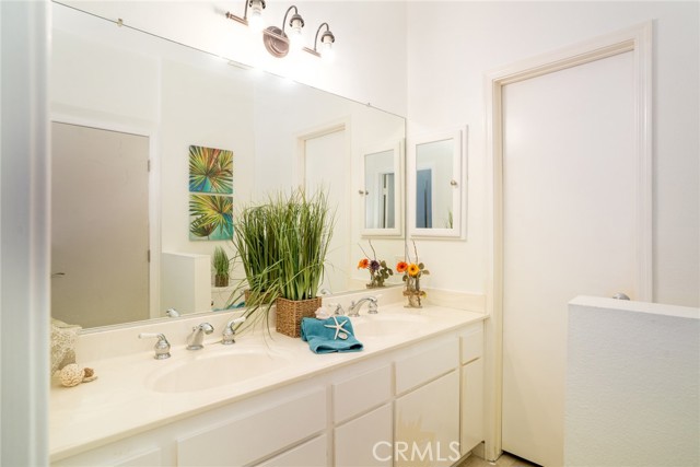 4752 Tiara Drive, Huntington Beach CA: https://media.crmls.org/medias/16d5b539-df73-48a2-99c5-d3352cb7a948.jpg
