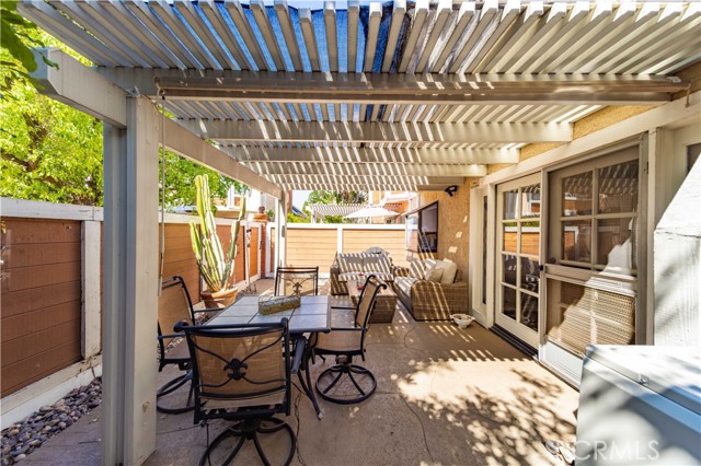 Detail Gallery Image 29 of 39 For 5930 Tampa #204,  Tarzana,  CA 91356 - 3 Beds | 3/1 Baths