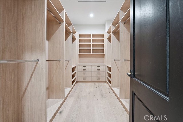 Detail Gallery Image 33 of 74 For 13807 Magnolia Bld, Sherman Oaks,  CA 91423 - 5 Beds | 4/1 Baths