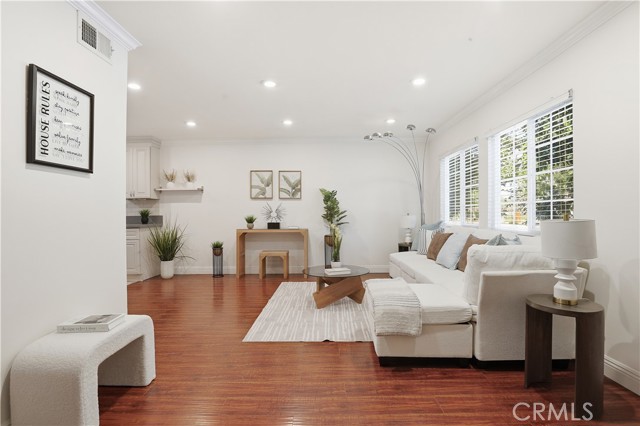 4189 Vineland AVE Unit: 111