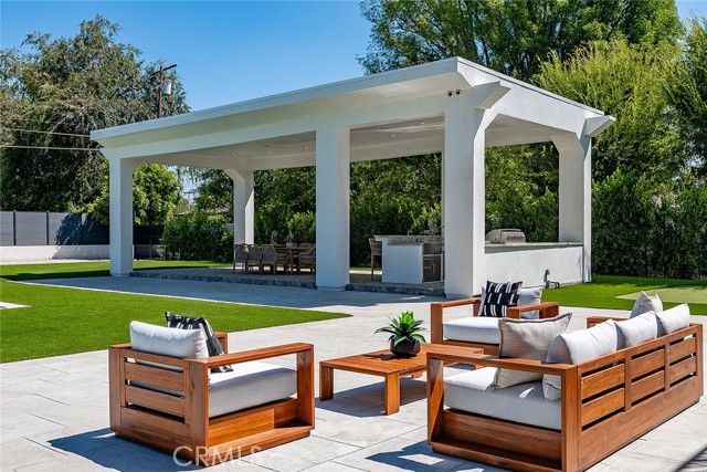 Detail Gallery Image 47 of 74 For 13807 Magnolia Bld, Sherman Oaks,  CA 91423 - 5 Beds | 4/1 Baths