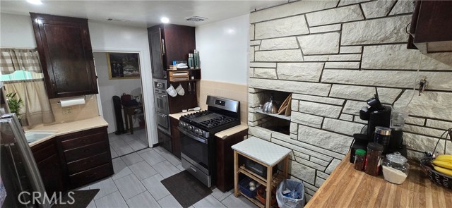 6718 Del Rosa Avenue, San Bernardino CA: https://media.crmls.org/medias/16d74880-b4ed-421a-98ae-e3ef1f8d27dc.jpg