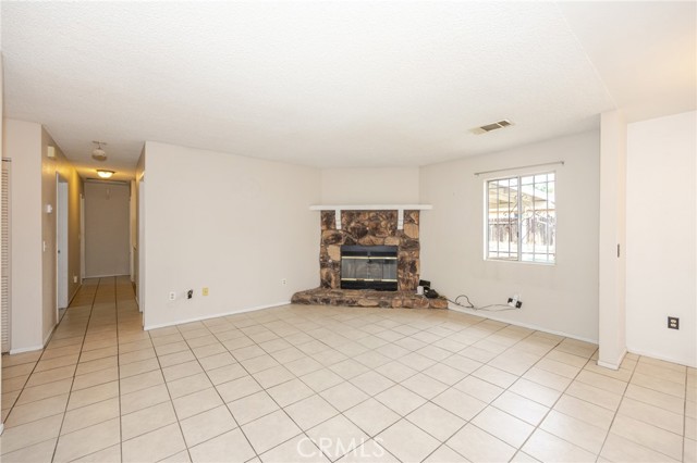 Detail Gallery Image 7 of 28 For 10415 Buckboard Cir, Adelanto,  CA 92301 - 3 Beds | 2 Baths