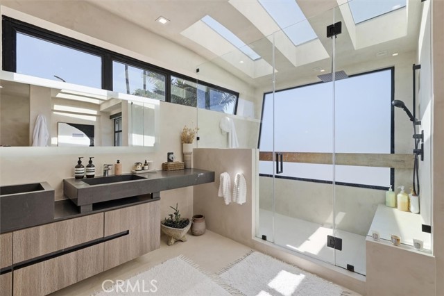 Detail Gallery Image 36 of 62 For 750 California Ave, Venice,  CA 90291 - 4 Beds | 4 Baths