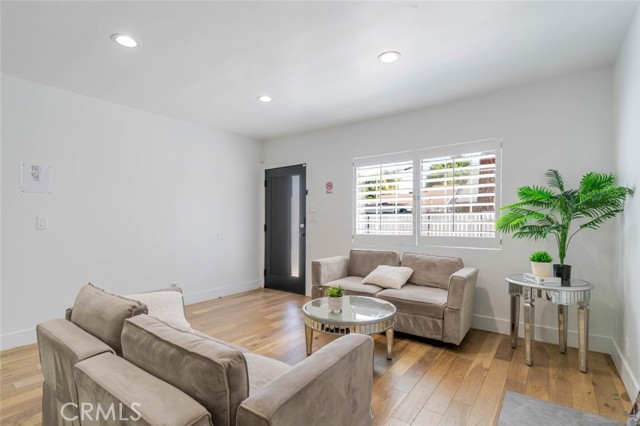 7315 Jamieson Avenue, Reseda CA: https://media.crmls.org/medias/16d882f2-0aec-4c09-a2f5-238e98874f39.jpg