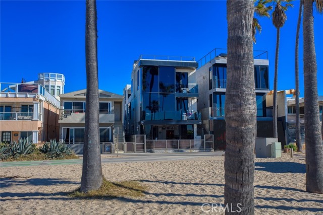 Detail Gallery Image 3 of 44 For 3007 Ocean Front Walk, Venice,  CA 90291 - 3 Beds | 3 Baths