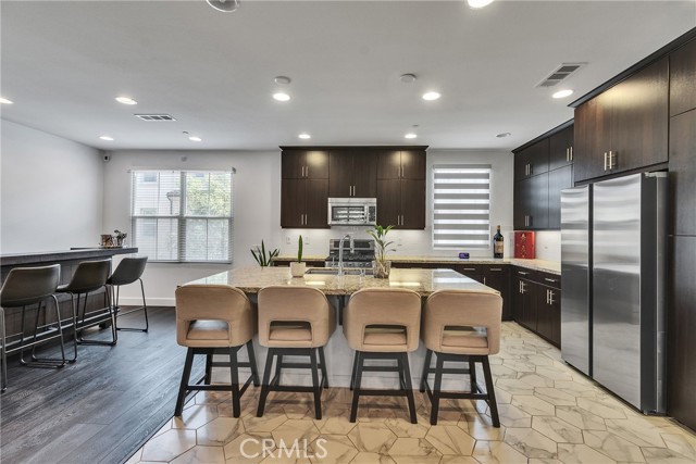 58 Origin, Irvine CA: https://media.crmls.org/medias/16d8c65b-9287-4147-bc48-ea5302342b5a.jpg