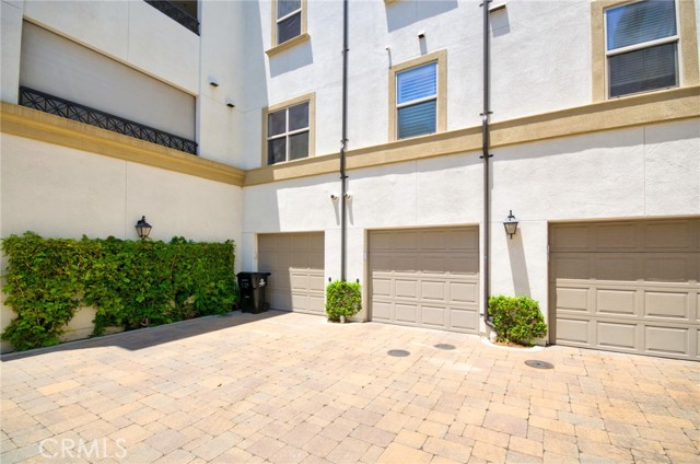 401 S Anaheim Boulevard, Anaheim CA: https://media.crmls.org/medias/16da42c6-b42b-4809-8517-d5463b1b9d5a.jpg