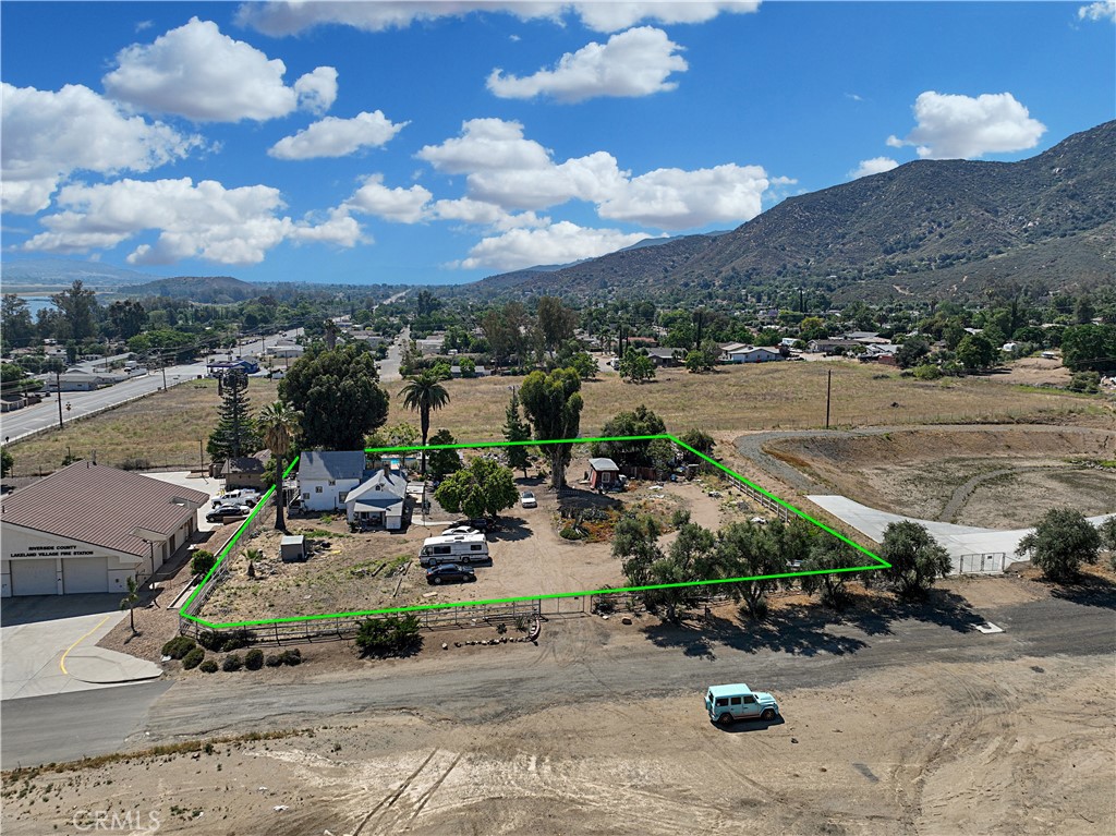 https://media.crmls.org/medias/16da6623-269d-4d48-a3dd-91f5493b403d.jpg?preset=X-Large