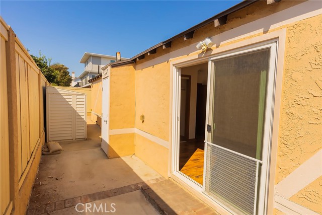 Detail Gallery Image 15 of 18 For 2014 1/2 Plant Ave, Redondo Beach,  CA 90278 - 2 Beds | 2 Baths