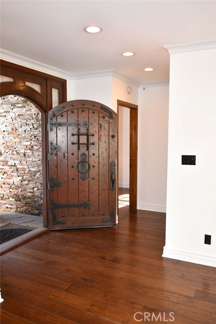 Detail Gallery Image 3 of 45 For 5235 San Feliciano Dr, Woodland Hills,  CA 91364 - 5 Beds | 4 Baths