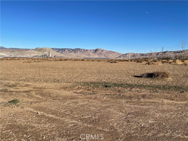 20028 Tehachapi Willow Springs Rd, Tehachapi CA: https://media.crmls.org/medias/16db012e-2288-455a-a4bb-9a698c8f7f2a.jpg